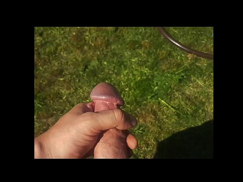 ❤️ Bidh hottie a 'faighinn a pussy pinc fucked agus cums le squirt ann an gàrradh samhraidh ️❌  Porno  aig gd.28films.ru ﹏